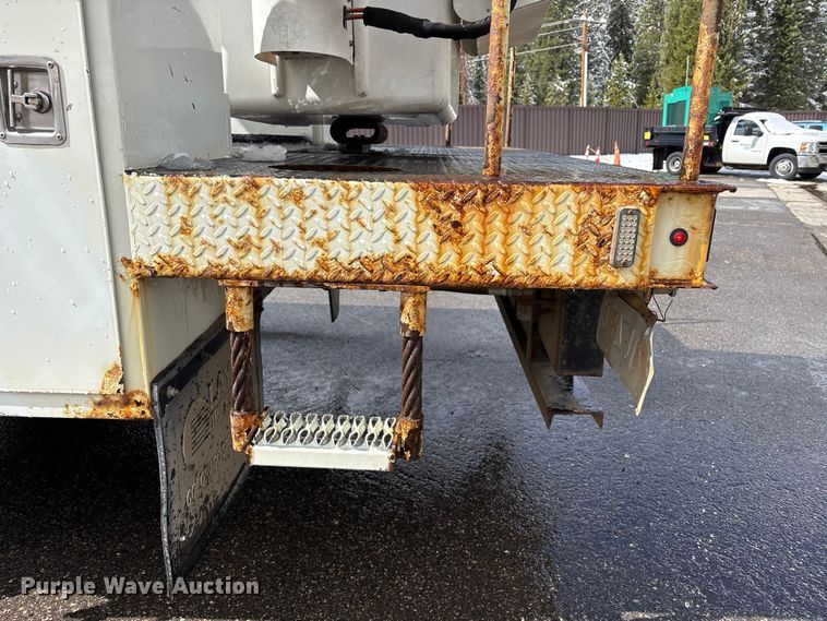 image for item EU8648 2012 Dodge 5500 bucket truck