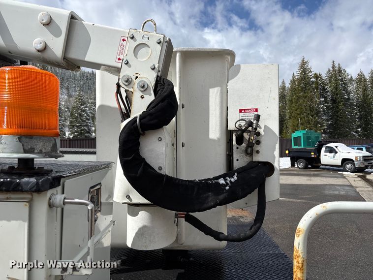 image for item EU8648 2012 Dodge 5500 bucket truck