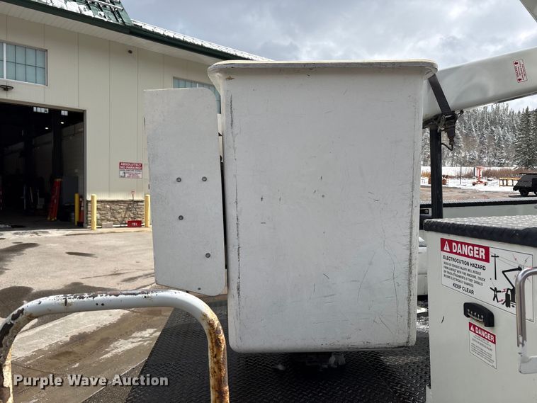 image for item EU8648 2012 Dodge 5500 bucket truck