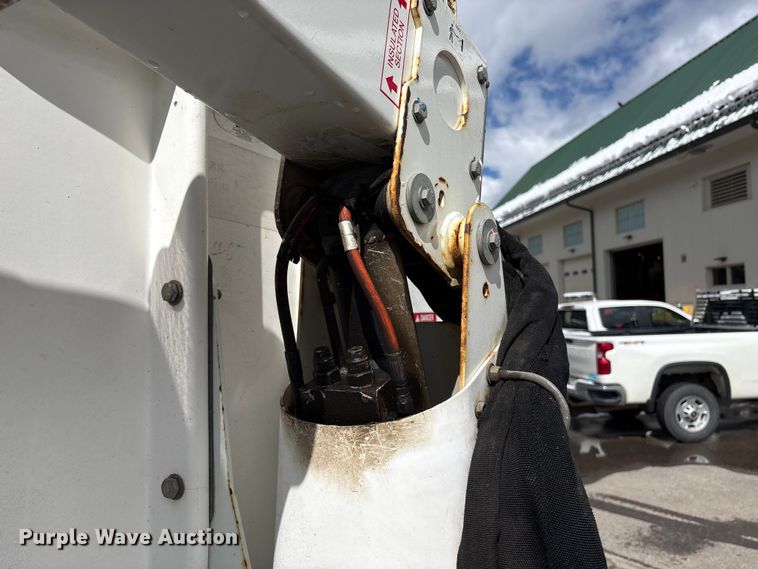 image for item EU8648 2012 Dodge 5500 bucket truck