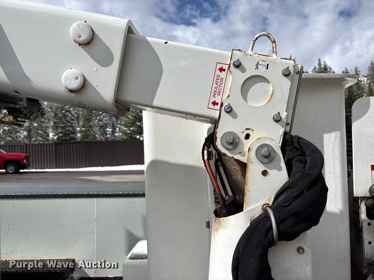 image for item EU8648 2012 Dodge 5500 bucket truck