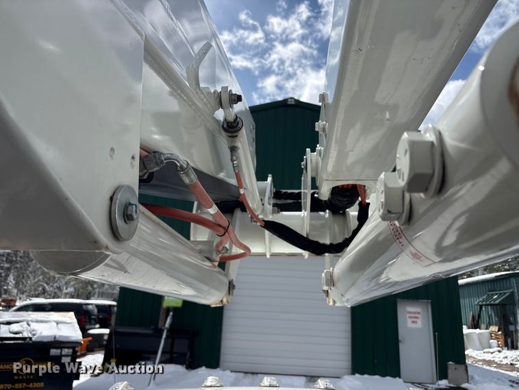 image for item EU8648 2012 Dodge 5500 bucket truck