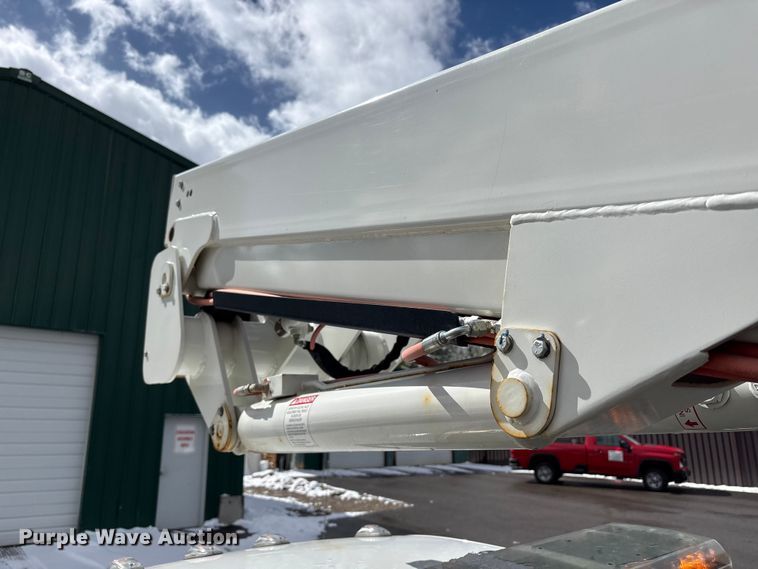 image for item EU8648 2012 Dodge 5500 bucket truck