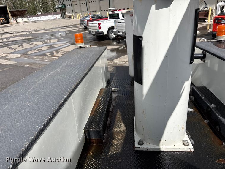 image for item EU8648 2012 Dodge 5500 bucket truck