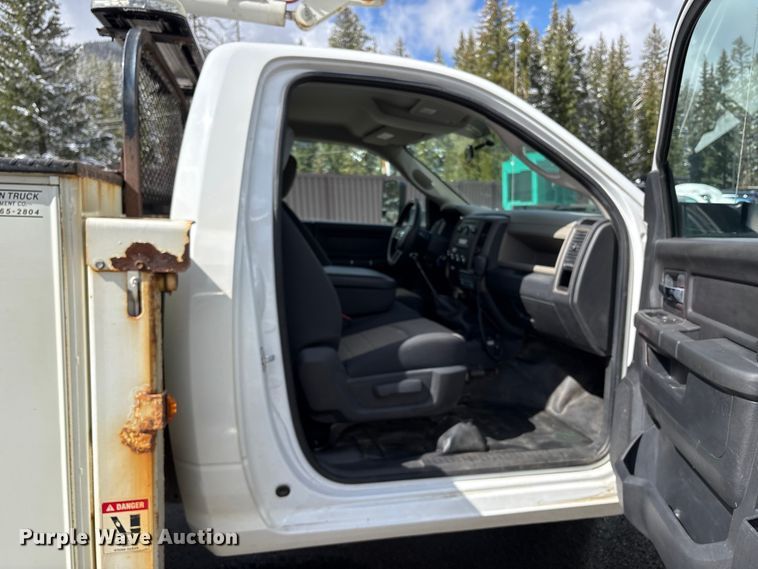 image for item EU8648 2012 Dodge 5500 bucket truck