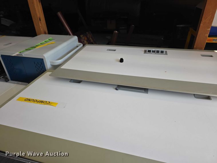 image for item EV2073 Charging stations