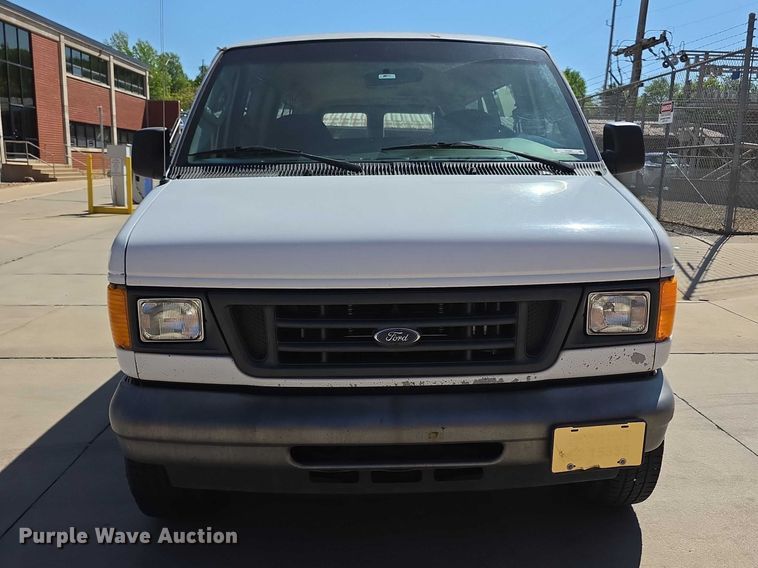 image for item EV2087 2005 Ford E350 van