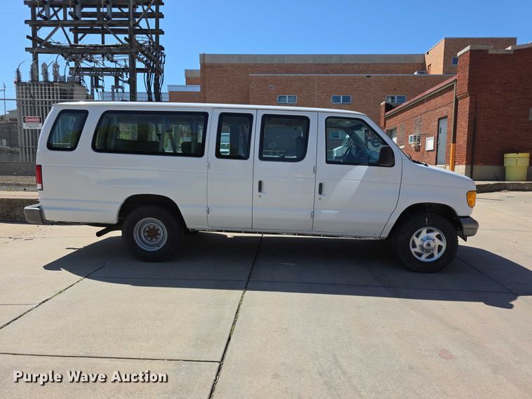 image for item EV2087 2005 Ford E350 van