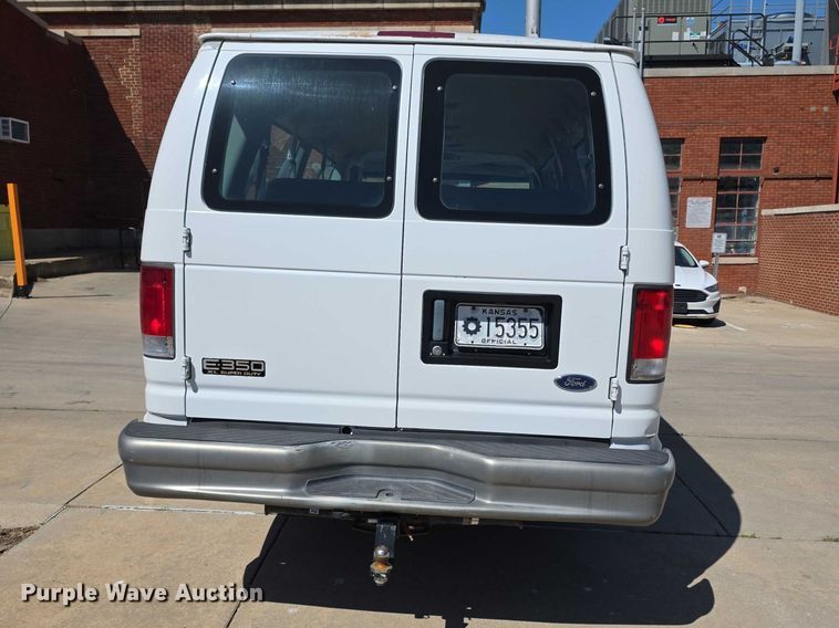 image for item EV2087 2005 Ford E350 van