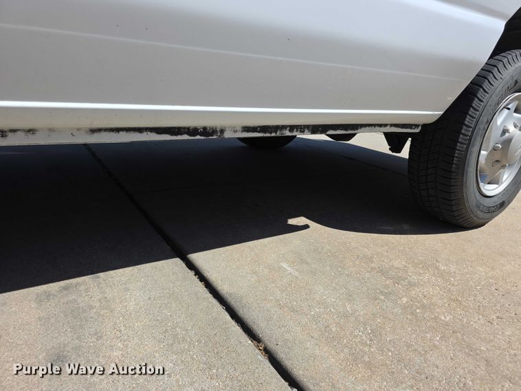 image for item EV2087 2005 Ford E350 van