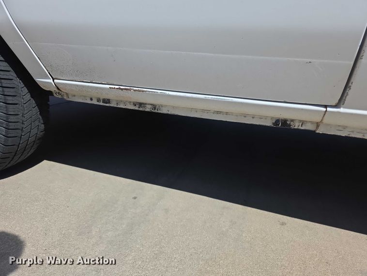 image for item EV2087 2005 Ford E350 van