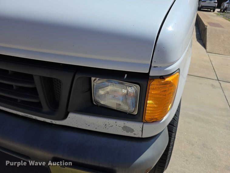 image for item EV2087 2005 Ford E350 van