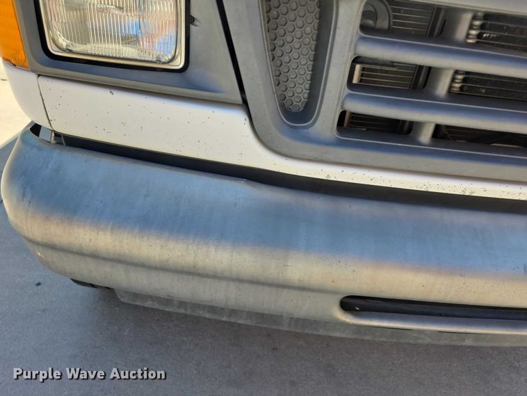 image for item EV2087 2005 Ford E350 van