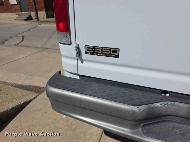 image for item EV2087 2005 Ford E350 van