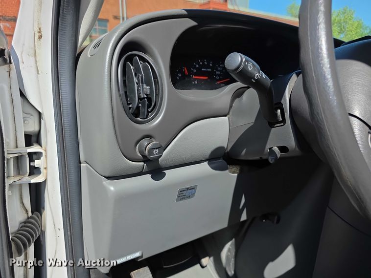 image for item EV2087 2005 Ford E350 van