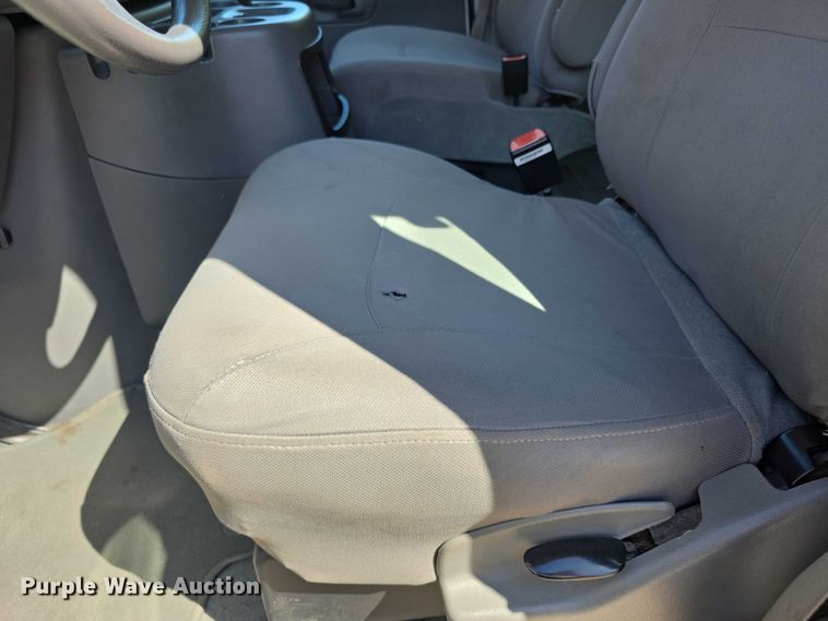 image for item EV2087 2005 Ford E350 van