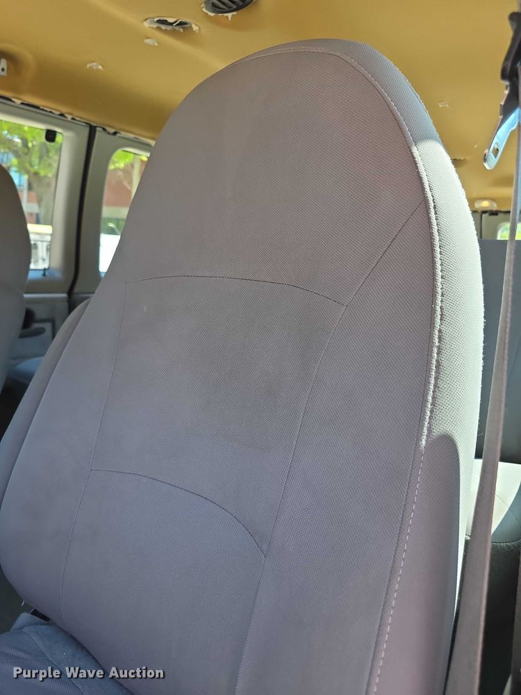 image for item EV2087 2005 Ford E350 van