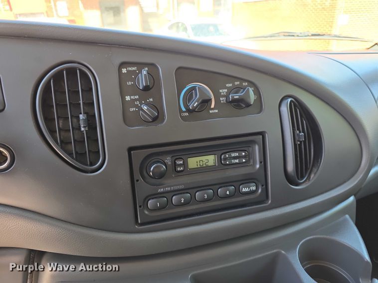 image for item EV2087 2005 Ford E350 van