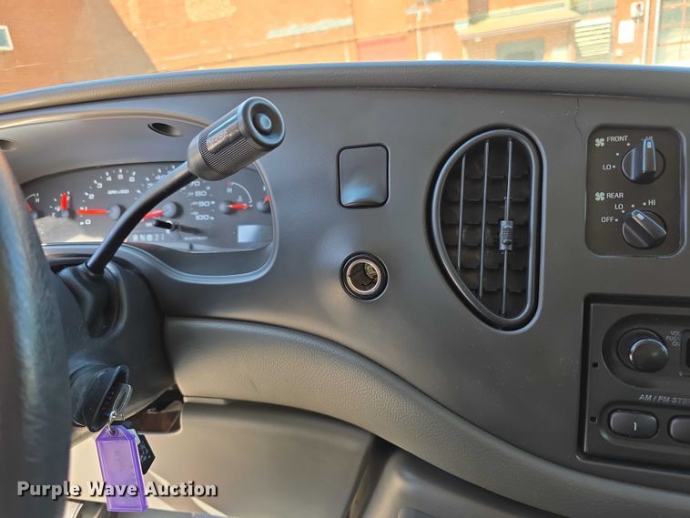 image for item EV2087 2005 Ford E350 van