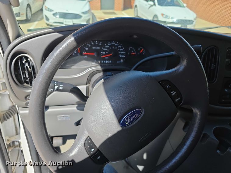 image for item EV2087 2005 Ford E350 van