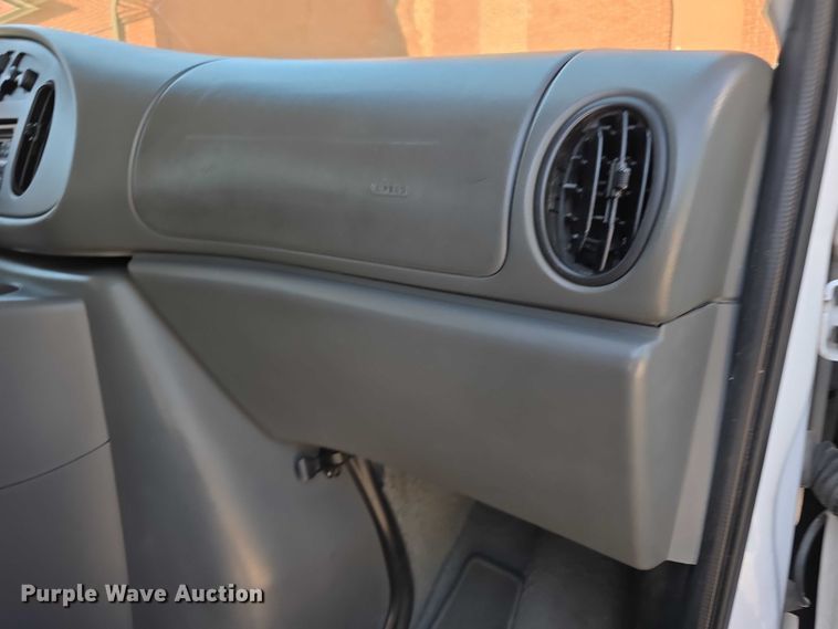 image for item EV2087 2005 Ford E350 van
