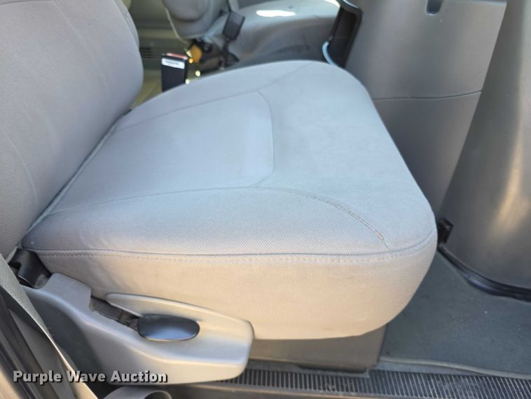 image for item EV2087 2005 Ford E350 van