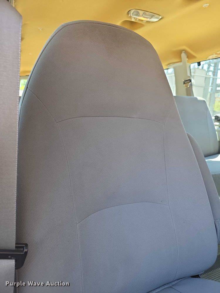 image for item EV2087 2005 Ford E350 van