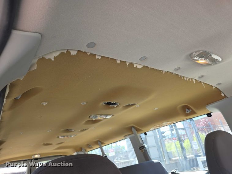 image for item EV2087 2005 Ford E350 van