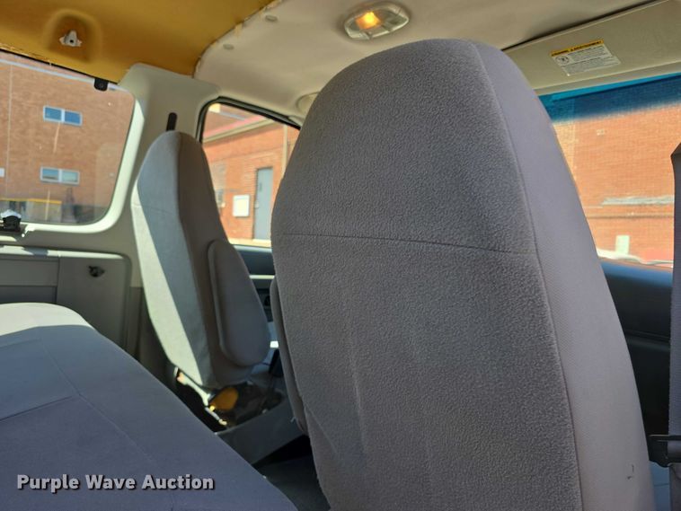 image for item EV2087 2005 Ford E350 van