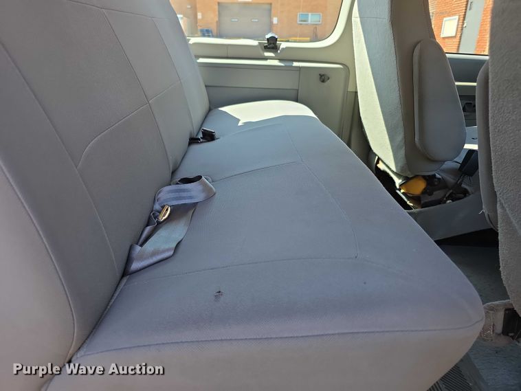 image for item EV2087 2005 Ford E350 van