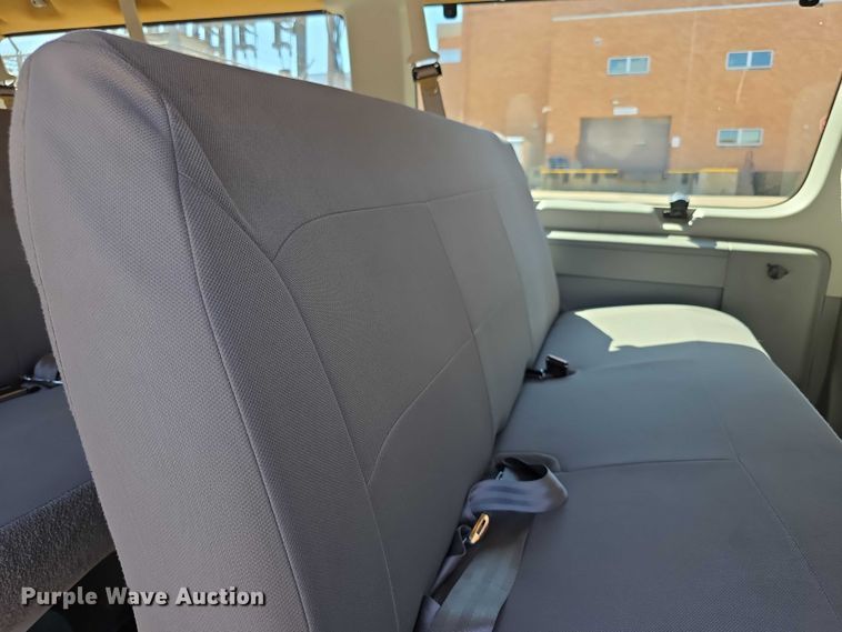 image for item EV2087 2005 Ford E350 van