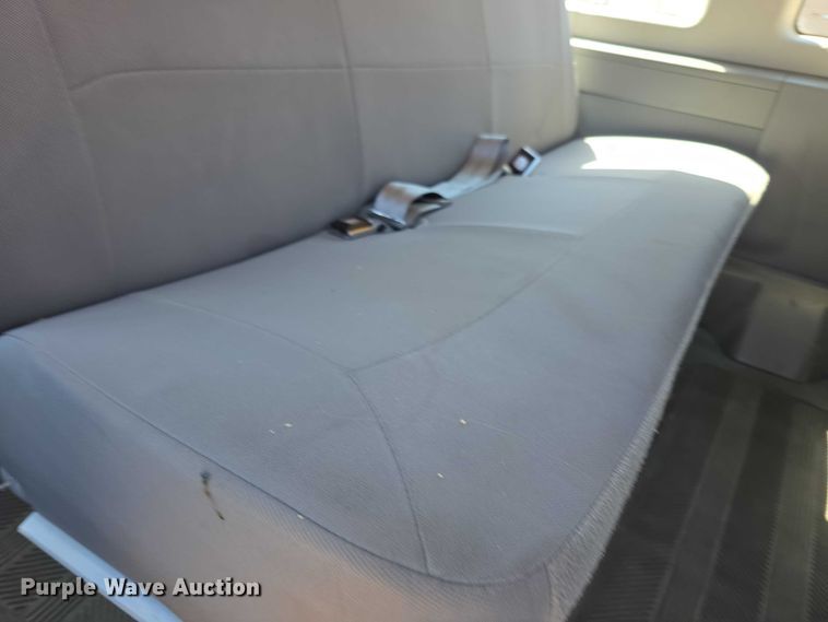 image for item EV2087 2005 Ford E350 van