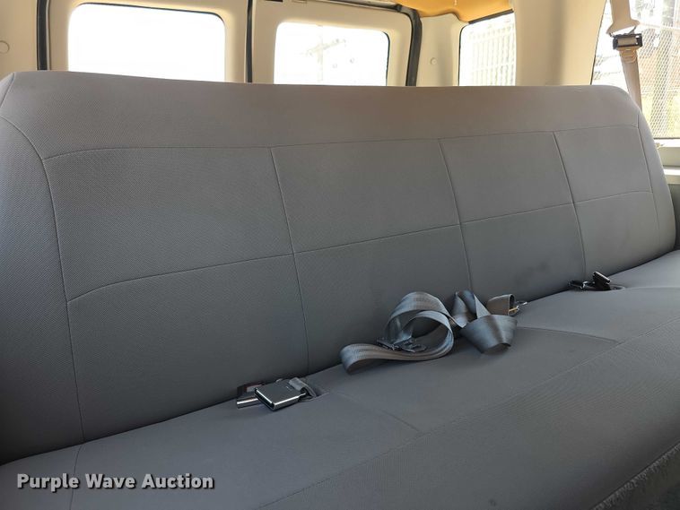 image for item EV2087 2005 Ford E350 van