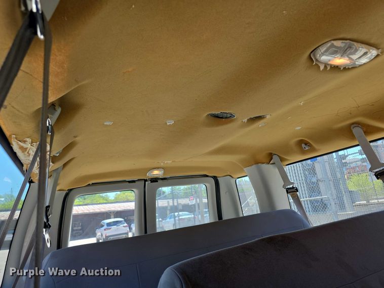 image for item EV2087 2005 Ford E350 van