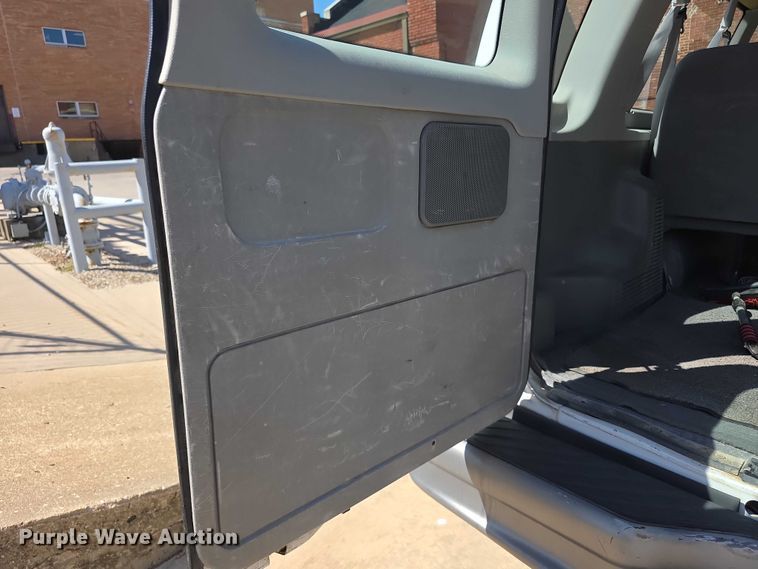 image for item EV2087 2005 Ford E350 van