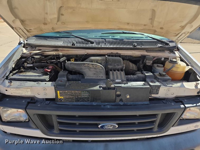 image for item EV2087 2005 Ford E350 van