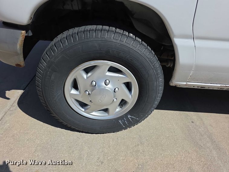 image for item EV2087 2005 Ford E350 van