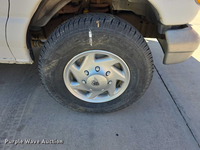 image for item EV2087 2005 Ford E350 van