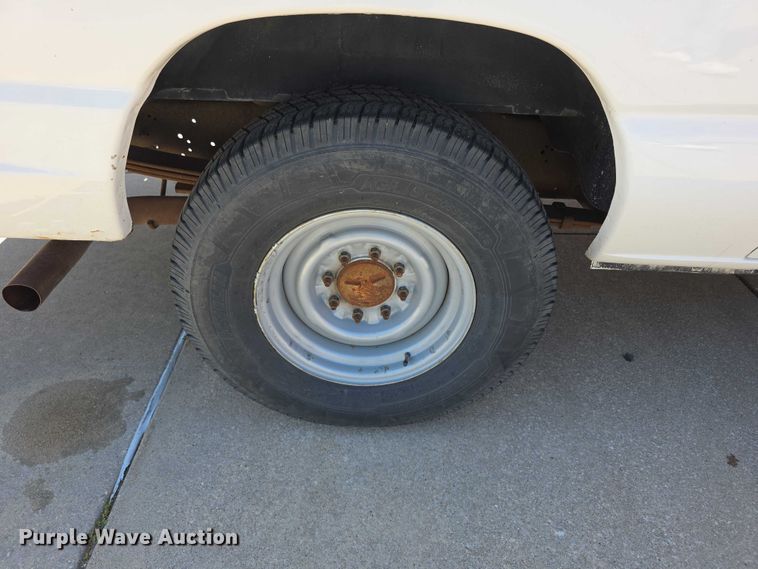 image for item EV2087 2005 Ford E350 van