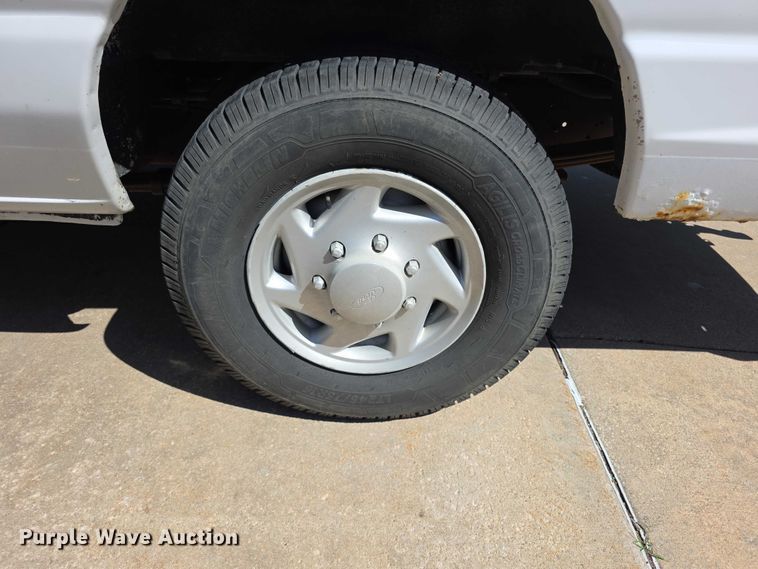 image for item EV2087 2005 Ford E350 van