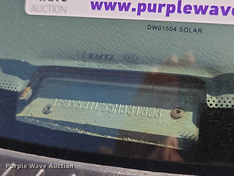 image for item EV2087 2005 Ford E350 van