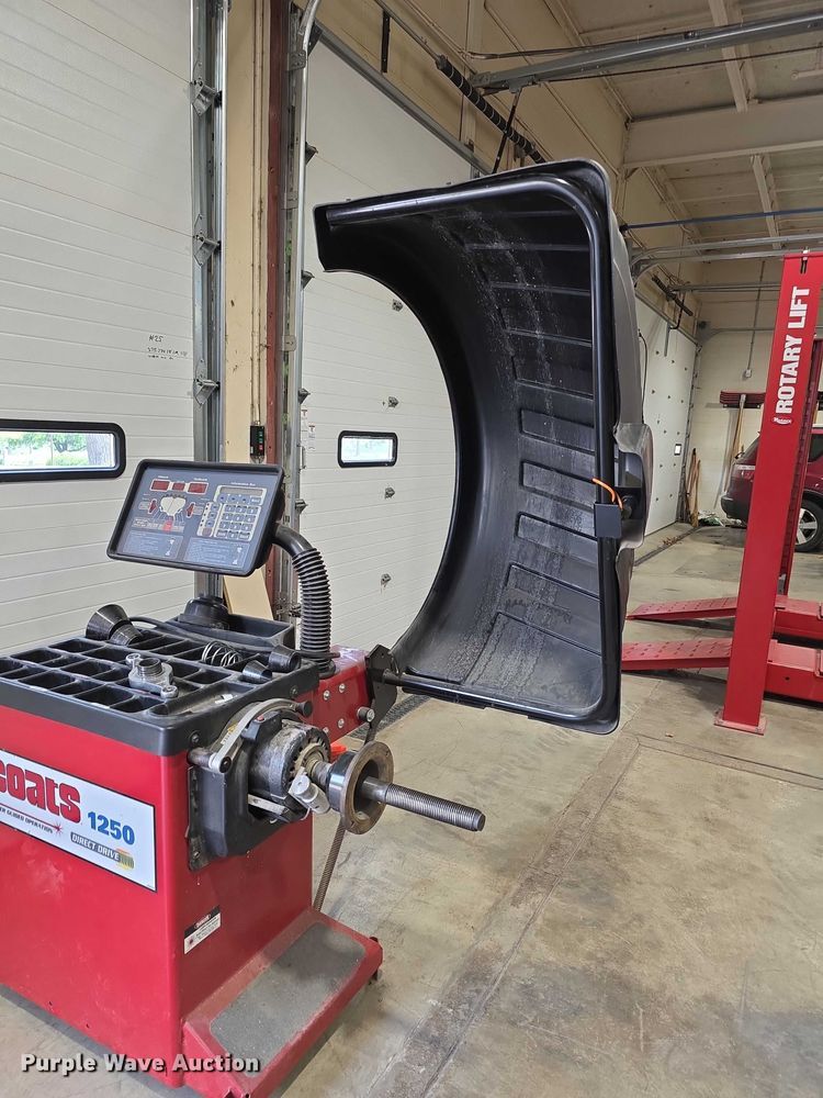 image for item EV2094 Coats 1250 tire machine