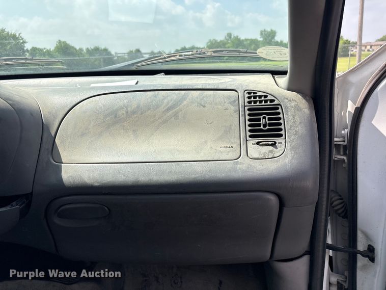 image for item EV2952 2000 Ford F150 pickup truck