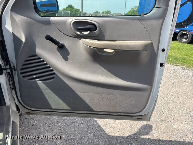 image for item EV2952 2000 Ford F150 pickup truck