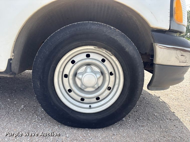 image for item EV2952 2000 Ford F150 pickup truck
