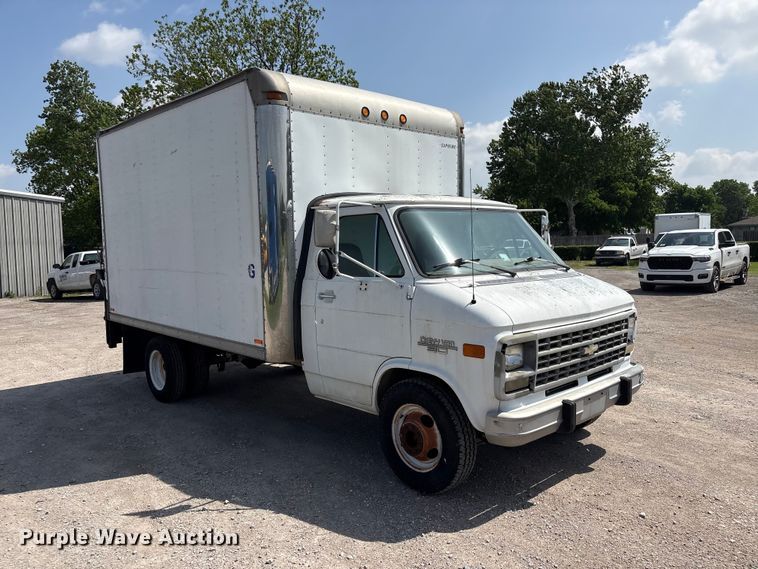 image for item EV2953 1992 Chevrolet G30 box truck