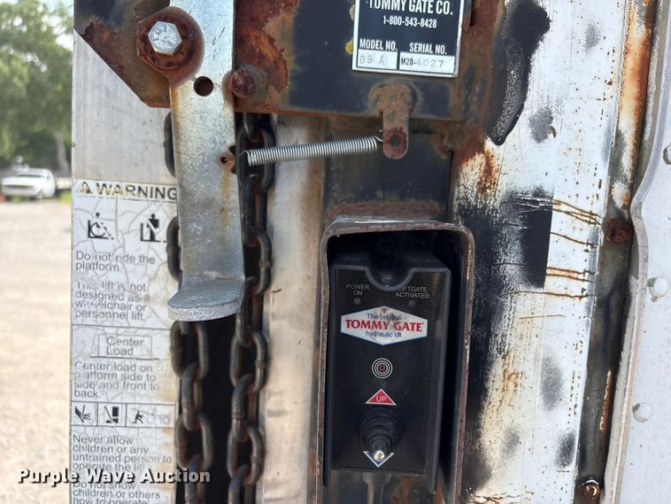 image for item EV2953 1992 Chevrolet G30 box truck