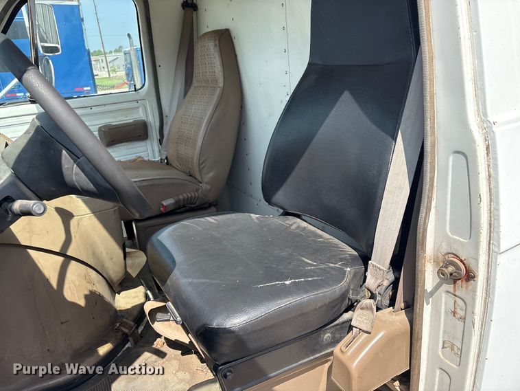 image for item EV2953 1992 Chevrolet G30 box truck
