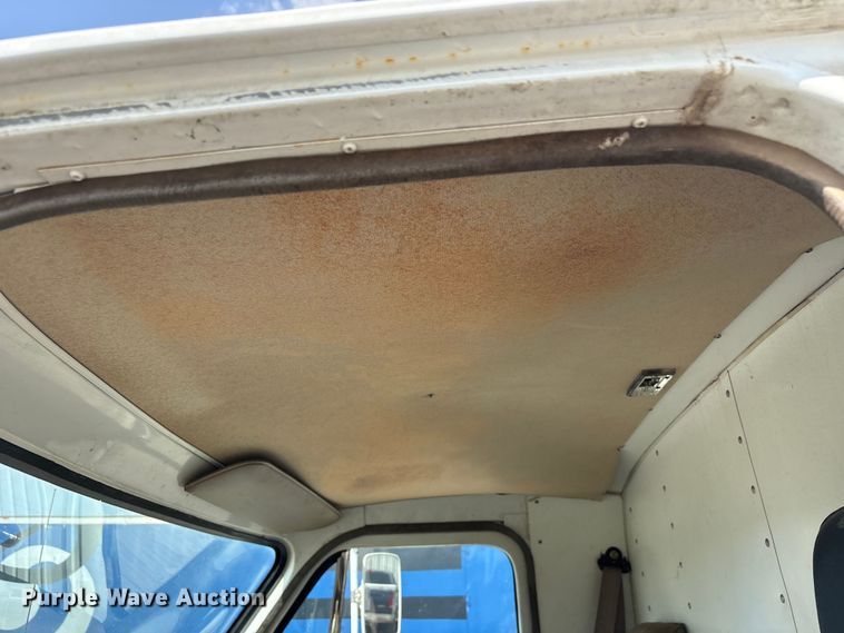 image for item EV2953 1992 Chevrolet G30 box truck