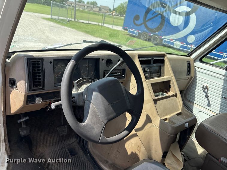 image for item EV2953 1992 Chevrolet G30 box truck